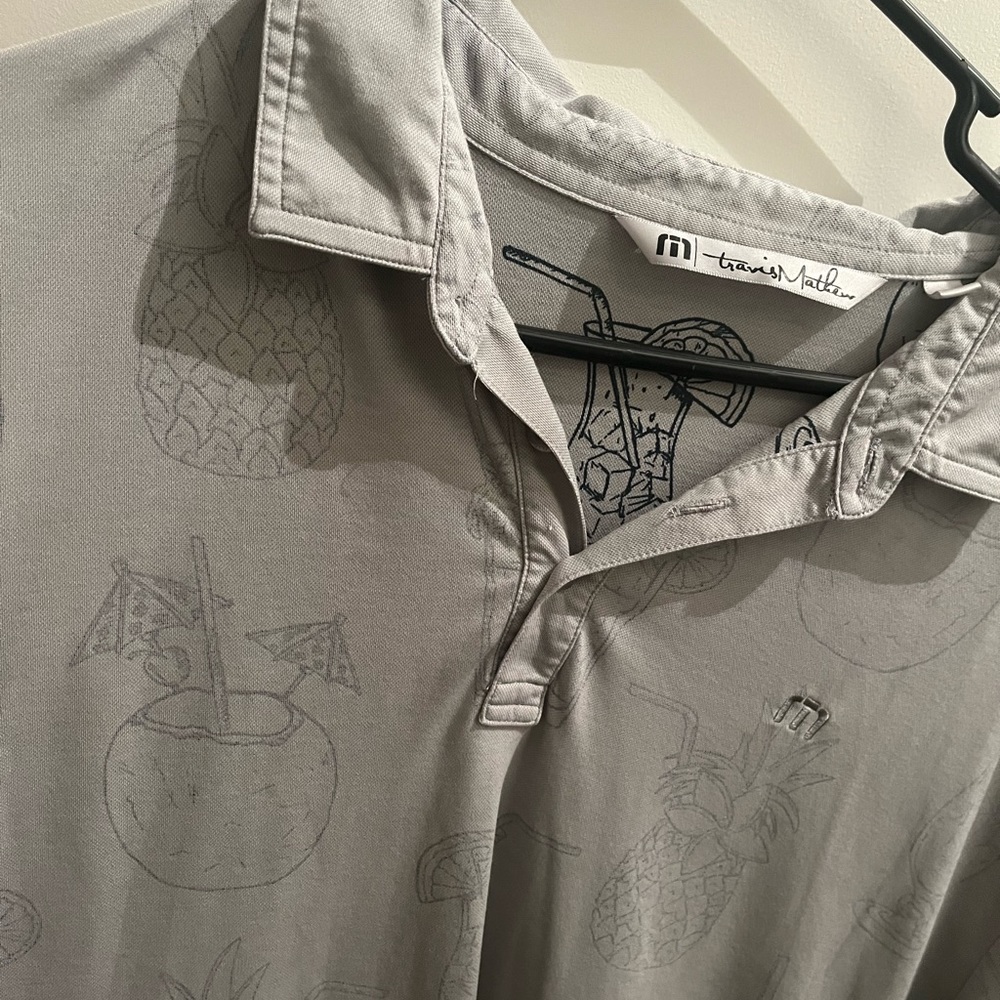 Travis Mathew golf shirt- pineapple drinks XXL